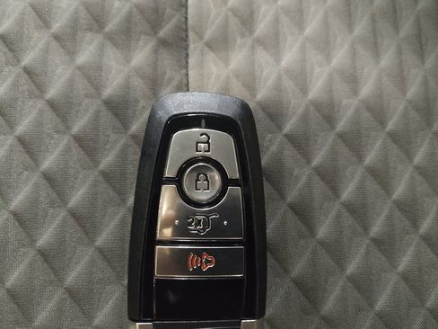 Used 2021 Ford Escape SE w/ SE Sport Appearance Package FWD image 32