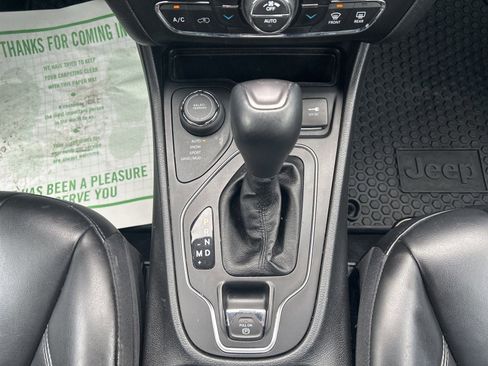 Used 2020 Jeep Cherokee Latitude Plus w/ Cold Weather Group AWD/4WD image 21