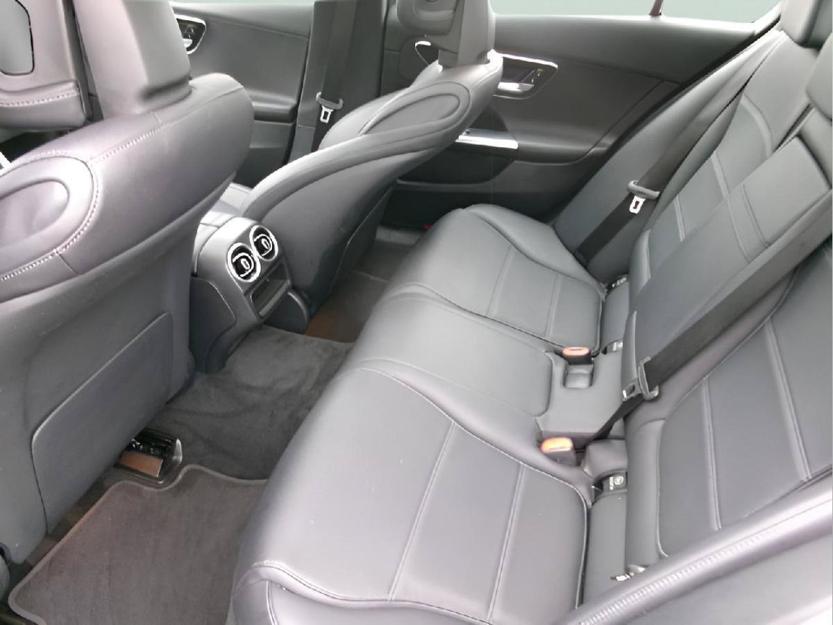Used 2025 Mercedes-Benz C 300 Sedan image 9