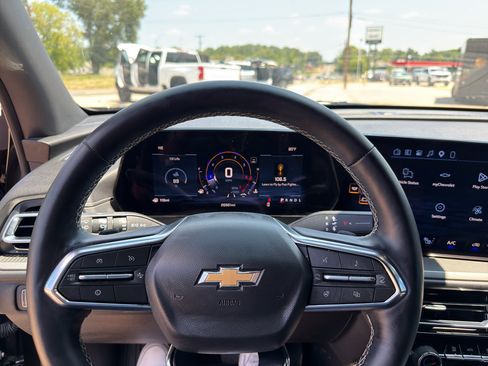 Used 2026 Chevrolet Traverse LT FWD image 26