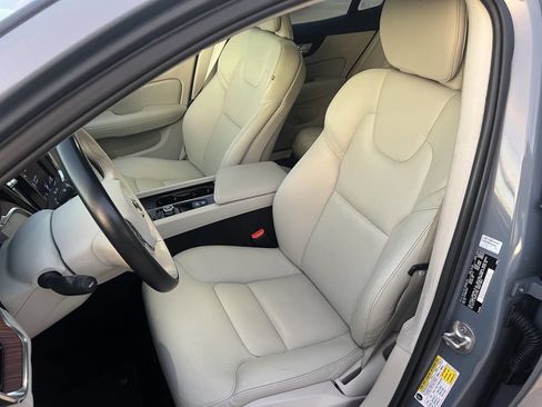 Used 2022 Volvo S60 B5 Momentum image 14