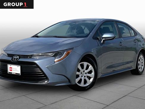 Used 2025 Toyota Corolla LE FWD image 1