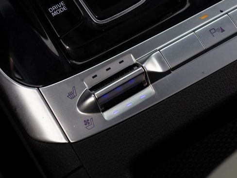 Used 2024 Kia Carnival SX image 40