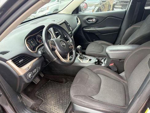 Used 2017 Jeep Cherokee Latitude AWD/4WD image 11