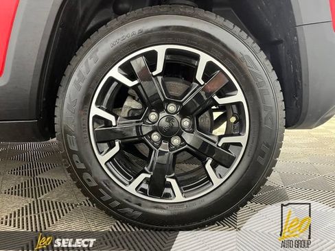 Used 2023 Jeep Renegade Latitude AWD/4WD image 26