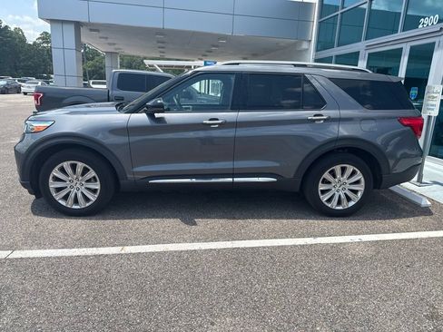 Used 2022 Ford Explorer Limited w/ Equipment Group 301A AWD/4WD image 3