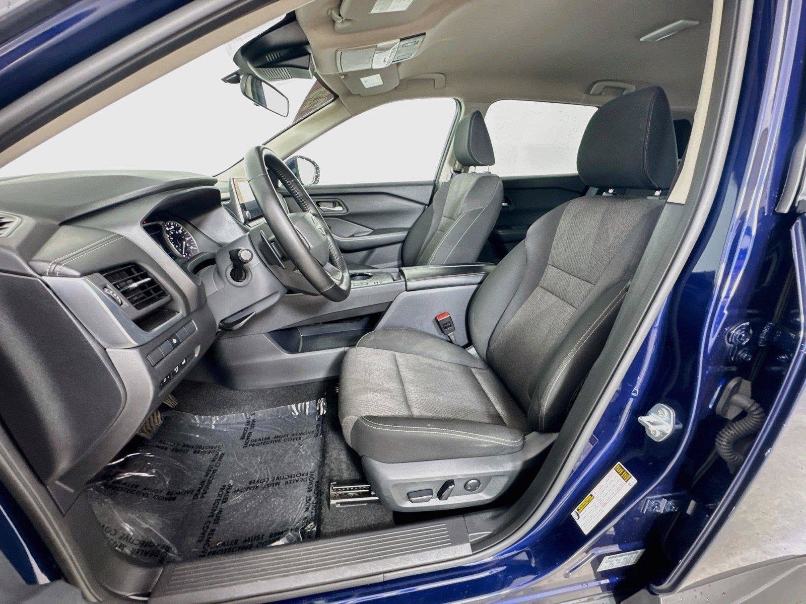 Used 2025 Nissan Rogue SV FWD image 19