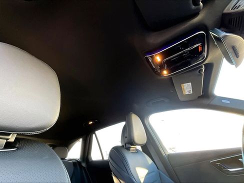 Used 2025 Mercedes-Benz GLC 300 4MATIC image 13