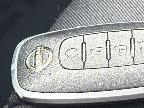 Used 2025 Nissan Pathfinder SV FWD image 27