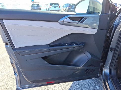 New 2026 Volkswagen Taos SEL image 10