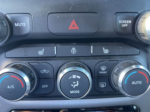 Used 2019 RAM 1500 Big Horn AWD/4WD image 18