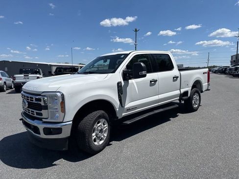 Used 2025 Ford F250 XLT AWD/4WD image 3