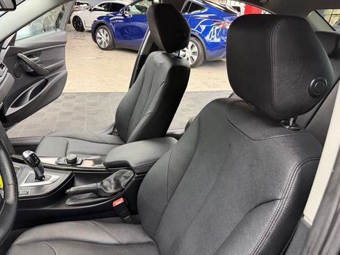 Used 2018 BMW 320i Sedan RWD image 34