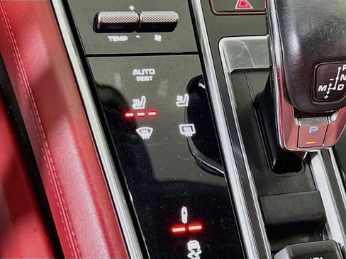 Used 2020 Porsche Panamera GTS image 21