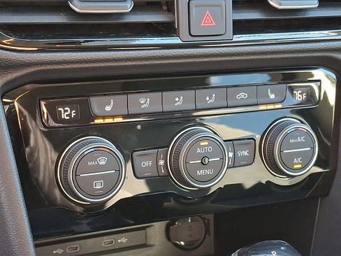 Used 2024 Volkswagen Taos SE image 23