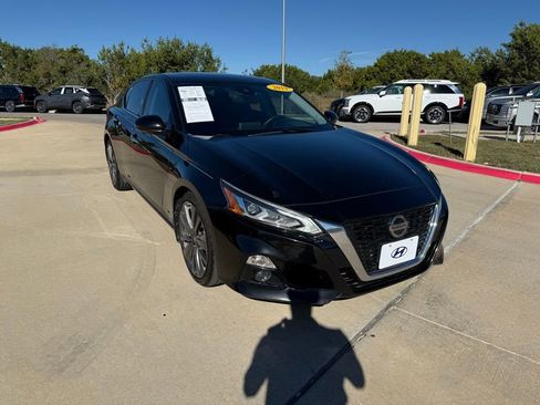 Used 2019 Nissan Altima 2.0 Edition One image 3