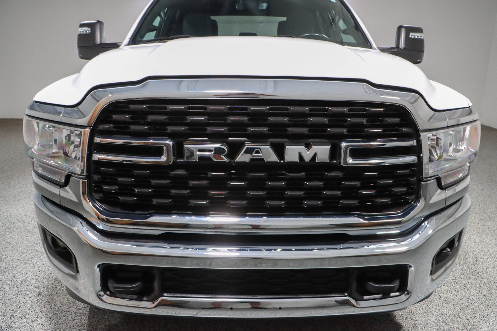 Used 2024 RAM 2500 Big Horn AWD/4WD image 4
