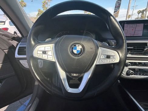 Used 2022 BMW 740i w/ Premium Package RWD image 10