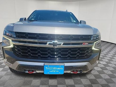Certified 2022 Chevrolet Suburban Z71 w/ Luxury Package AWD/4WD image 8