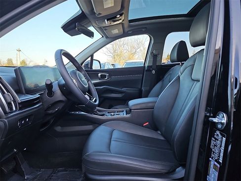 Certified 2025 Kia Sorento EX w/ Panoramic Sunroof Package image 14