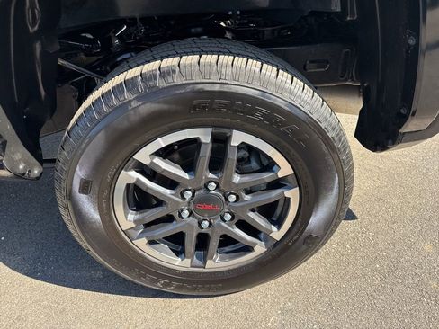 Used 2025 Toyota Tacoma TRD Sport AWD/4WD image 33