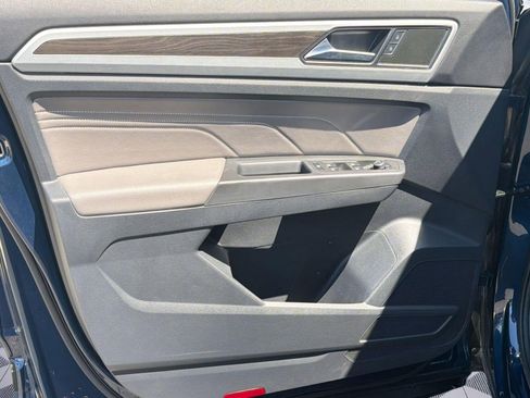 Certified 2022 Volkswagen Atlas SE image 13