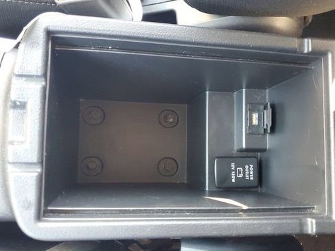 Used 2016 Mitsubishi Outlander FWD image 29