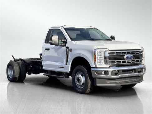 New 2025 Ford F350 XL w/ XL Chrome Package image 3