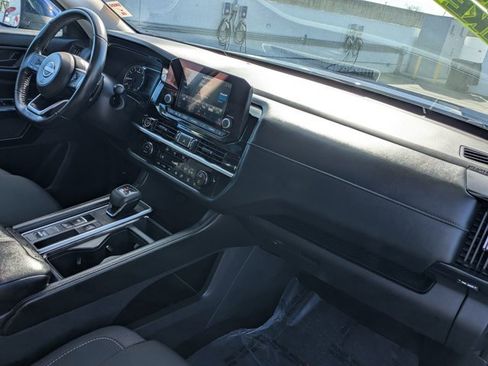 Used 2024 Nissan Pathfinder SV image 6