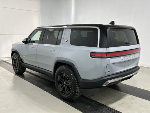 Used 2023 Rivian R1S Adventure image 3