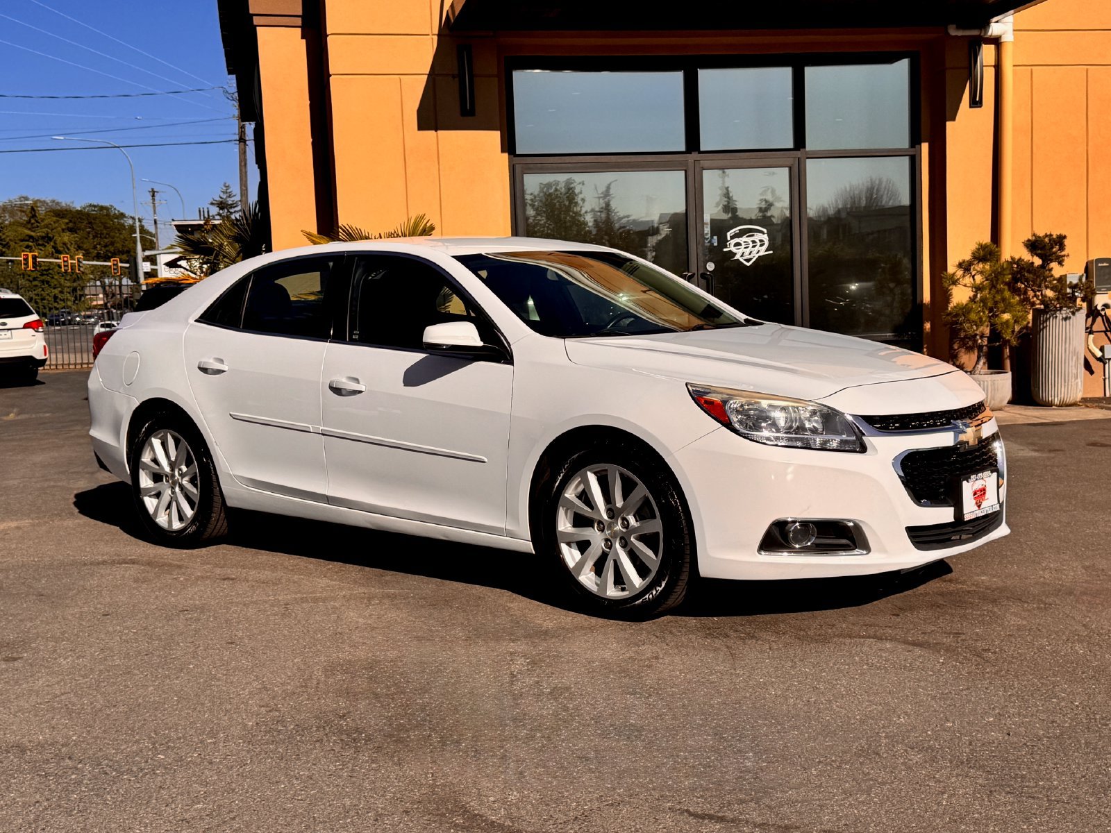 Used 2015 Chevrolet Malibu LT FWD image 1