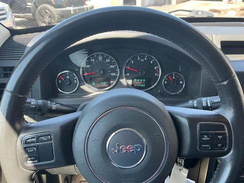 Used 2012 Jeep Liberty Sport AWD/4WD image 21