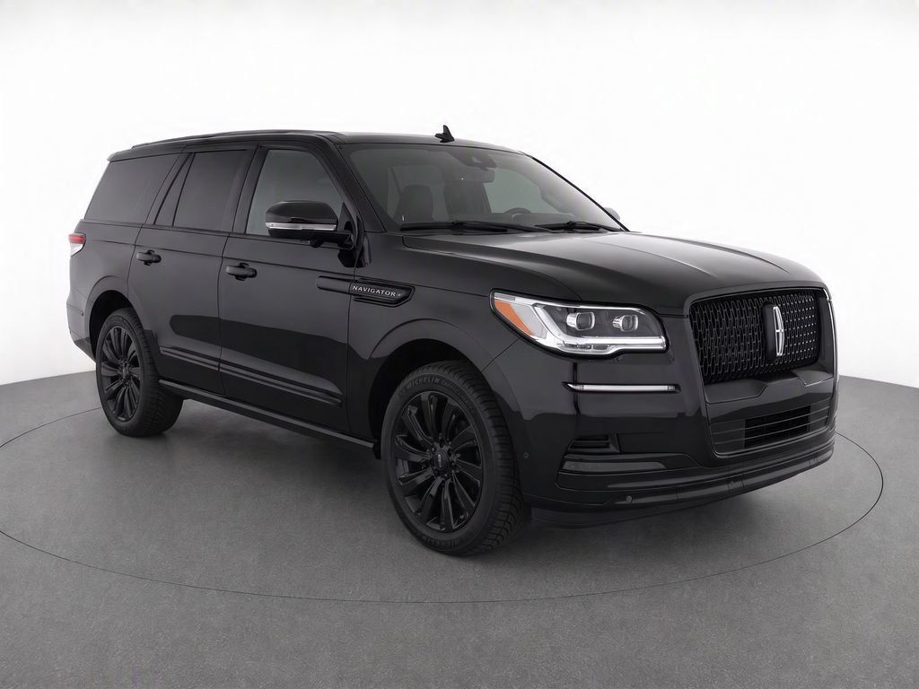 Used 2023 Lincoln Navigator Reserve AWD/4WD image 2