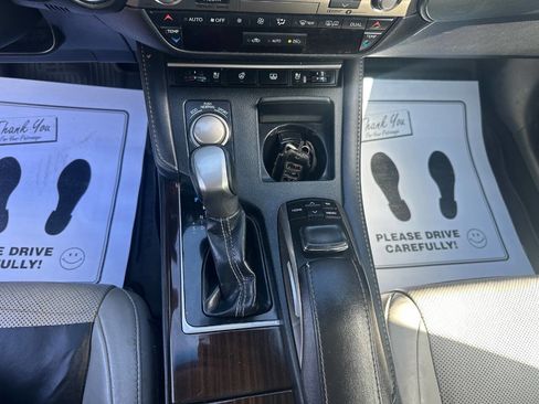 Used 2018 Lexus ES 350 w/ Luxury Package w/Wood Trim FWD image 15