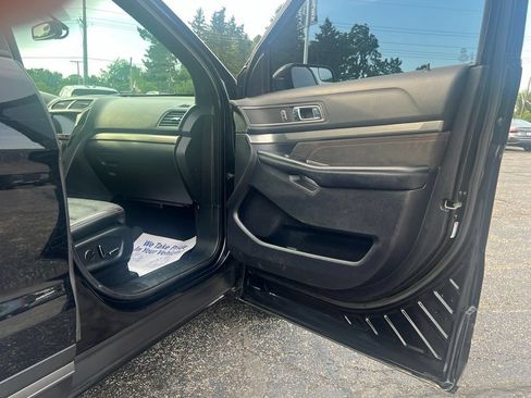 Used 2018 Ford Explorer XLT w/ Equipment Group 202A AWD/4WD image 37