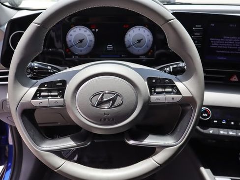 Used 2022 Hyundai Elantra SEL w/ Convenience Package FWD image 30