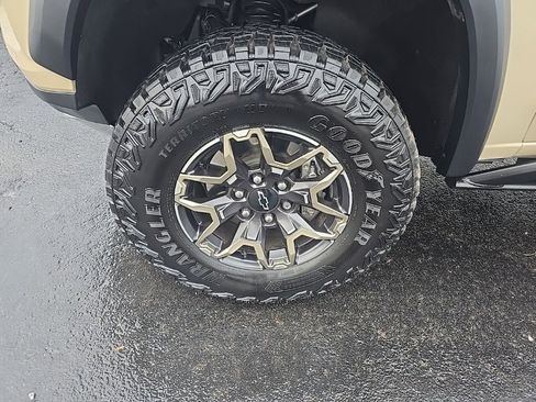 Used 2024 Chevrolet Colorado ZR2 w/ Technology Package image 4