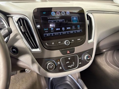 Used 2016 Chevrolet Malibu LT image 15