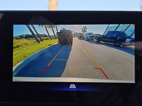 Certified 2025 Chevrolet Trax LT image 21