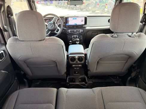 Used 2025 Jeep Wrangler Unlimited Sahara AWD/4WD image 57