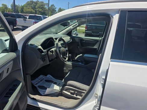 Used 2017 Chevrolet Traverse LT FWD image 5