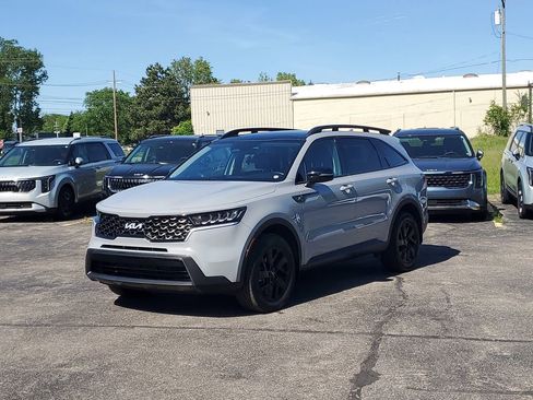 Used 2023 Kia Sorento S w/ Panoramic Sunroof Package AWD/4WD image 2