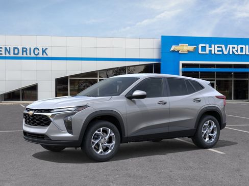 New 2026 Chevrolet Trax LS w/ LS Convenience Package FWD image 3
