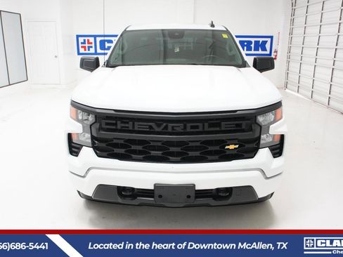 Used 2025 Chevrolet Silverado 1500 Custom image 2