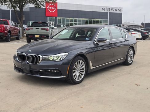 Used 2018 BMW 740i image 7