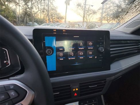 New 2025 Volkswagen Jetta SEL image 9