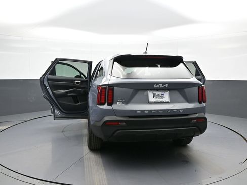 Used 2022 Kia Sorento LX image 47