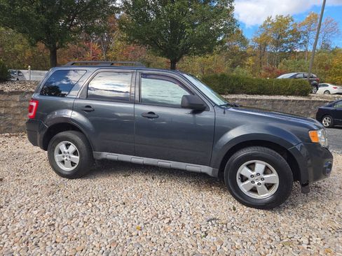 Used 2009 Ford Escape XLT AWD/4WD image 3