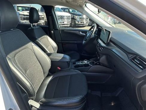 Certified 2025 Ford Escape SE w/ Class II Trailer Tow Package FWD image 11