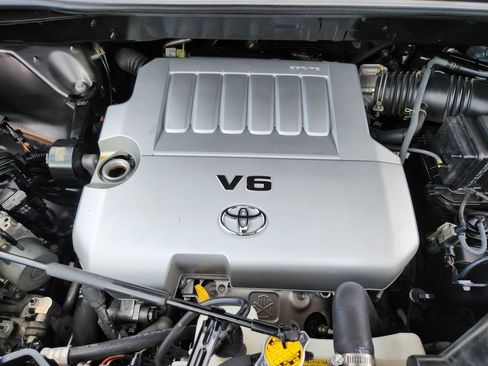 Used 2010 Toyota Highlander Limited AWD/4WD image 34